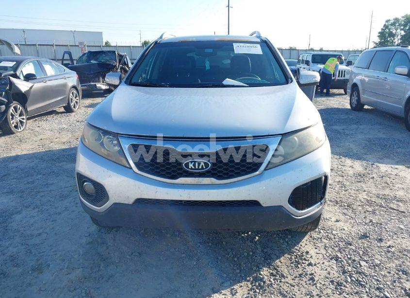 Photo 6 of 2011 Kia Sorento EX V6 (VIN 5XYKU4A25BG022240)