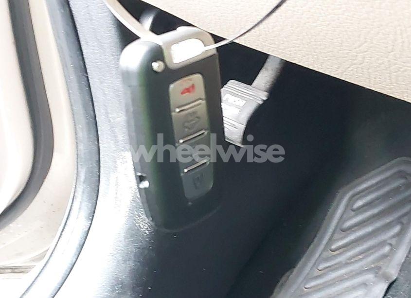 Photo 11 of 2011 Kia Sorento EX V6 (VIN 5XYKU4A25BG027552)