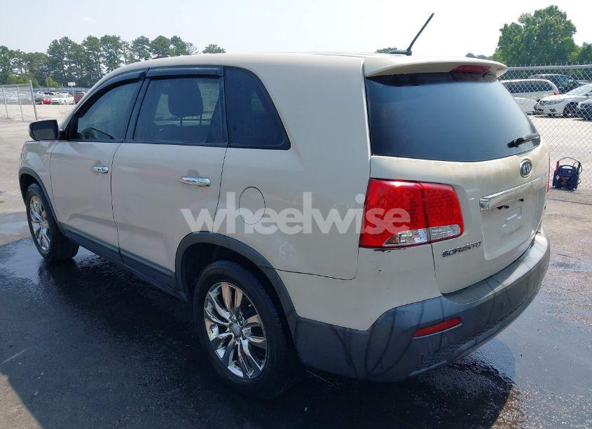 Photo 3 of 2011 Kia Sorento EX V6 (VIN 5XYKU4A25BG027552)