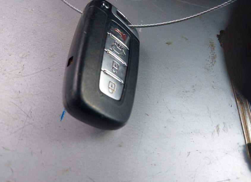 Photo 11 of 2011 Kia Sorento EX V6 (VIN 5XYKU4A25BG034923)