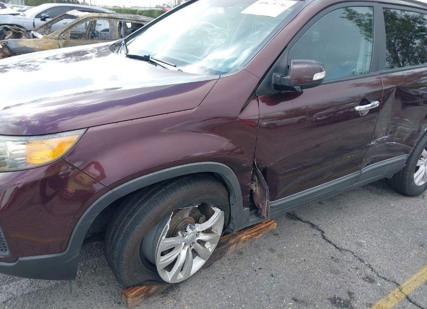 Photo 17 of 2011 Kia Sorento EX V6 (VIN 5XYKU4A25BG034923)
