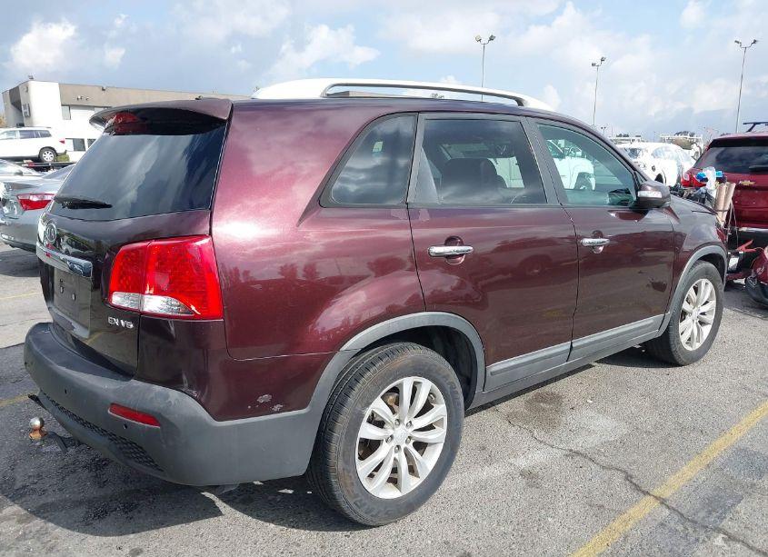 Photo 4 of 2011 Kia Sorento EX V6 (VIN 5XYKU4A25BG034923)
