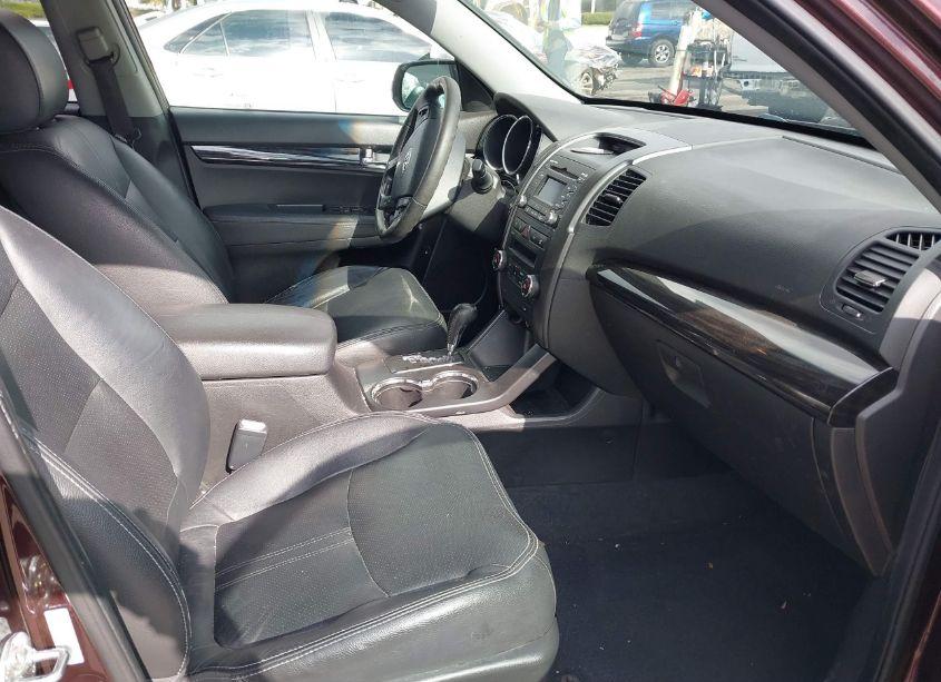 Photo 5 of 2011 Kia Sorento EX V6 (VIN 5XYKU4A25BG034923)