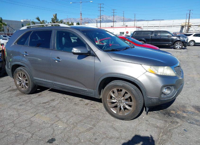 2011 Kia Sorento EX V6 (VIN 5XYKU4A25BG052872) main photo