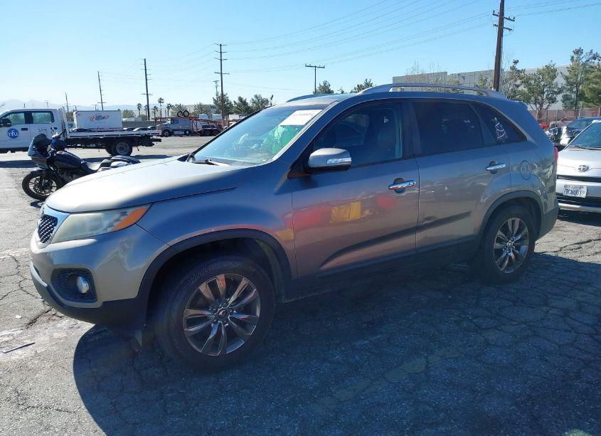 Photo 2 of 2011 Kia Sorento EX V6 (VIN 5XYKU4A25BG052872)