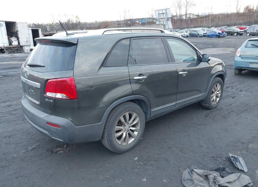 Photo 4 of 2011 Kia Sorento EX V6 (VIN 5XYKU4A25BG113721)