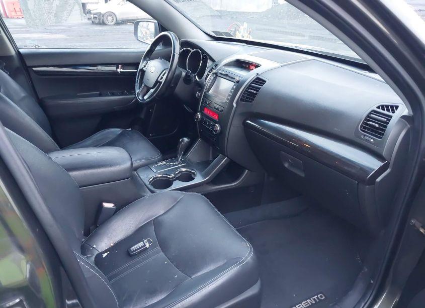 Photo 5 of 2011 Kia Sorento EX V6 (VIN 5XYKU4A25BG113721)