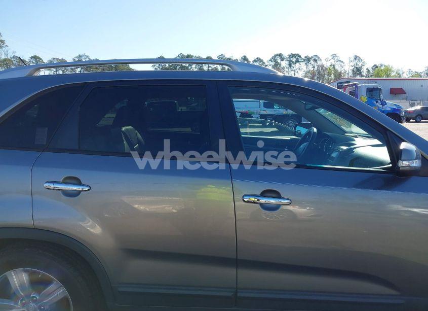 Photo 14 of 2012 Kia Sorento EX V6 (VIN 5XYKU4A25CG203291)