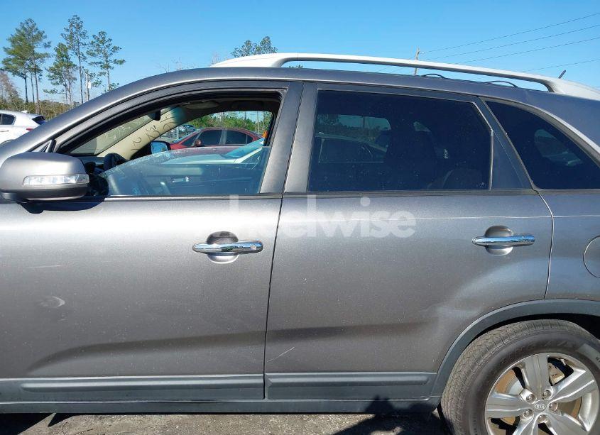 Photo 15 of 2012 Kia Sorento EX V6 (VIN 5XYKU4A25CG203291)