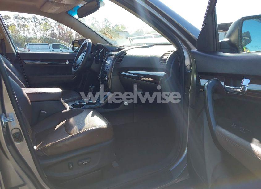 Photo 5 of 2012 Kia Sorento EX V6 (VIN 5XYKU4A25CG203291)