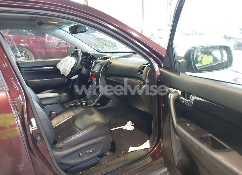 Photo 5 of 2012 Kia Sorento EX V6 (VIN 5XYKU4A25CG304508)