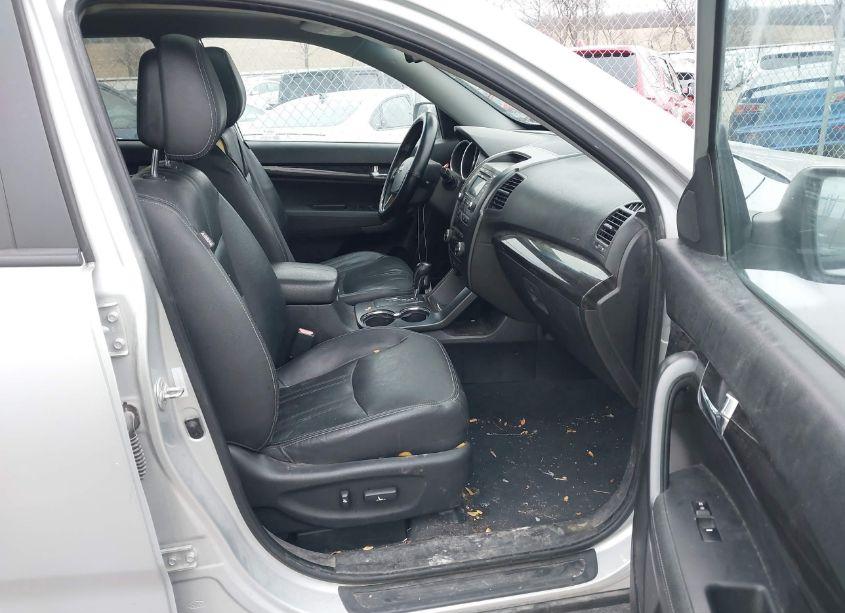 Photo 5 of 2012 Kia Sorento EX V6 (VIN 5XYKU4A26CG189613)