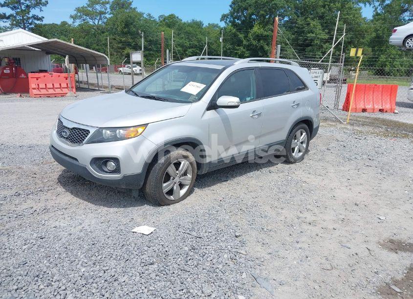 Photo 2 of 2013 Kia Sorento EX V6 (VIN 5XYKU4A26DG411293)