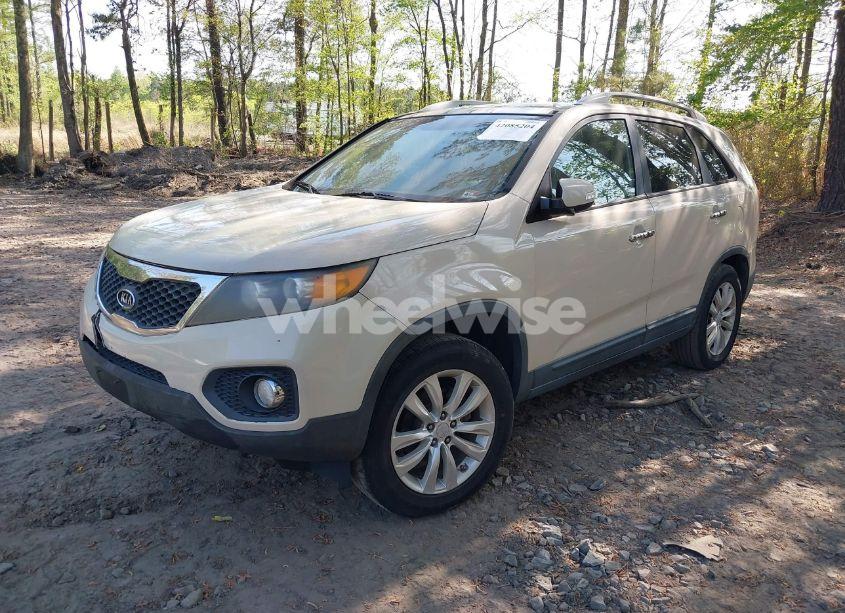 Photo 2 of 2011 Kia Sorento EX V6 (VIN 5XYKU4A27BG011773)