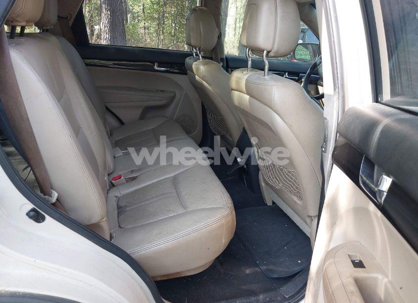 Photo 8 of 2011 Kia Sorento EX V6 (VIN 5XYKU4A27BG011773)