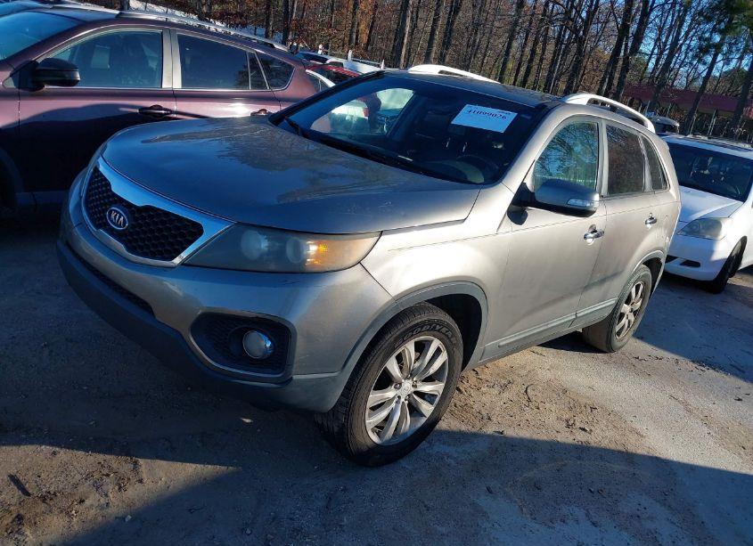 Photo 2 of 2011 Kia Sorento EX V6 (VIN 5XYKU4A27BG022644)