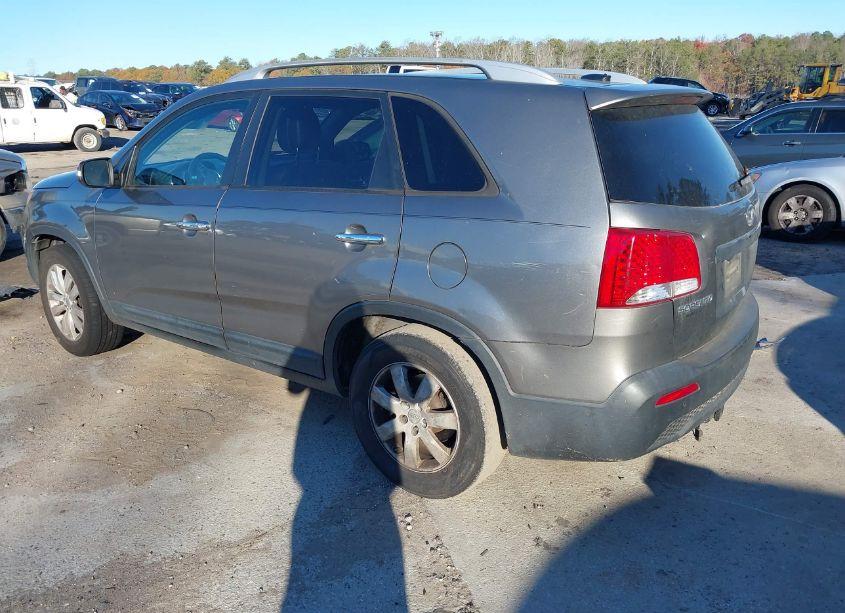Photo 3 of 2011 Kia Sorento EX V6 (VIN 5XYKU4A27BG022644)