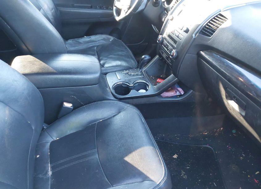 Photo 5 of 2011 Kia Sorento EX V6 (VIN 5XYKU4A27BG022644)