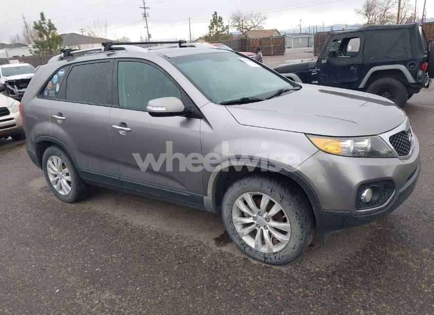 2011 Kia Sorento EX V6 (VIN 5XYKU4A27BG028783) main photo