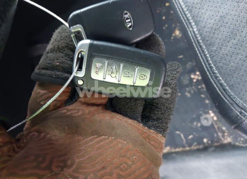 Photo 11 of 2011 Kia Sorento EX V6 (VIN 5XYKU4A27BG028783)