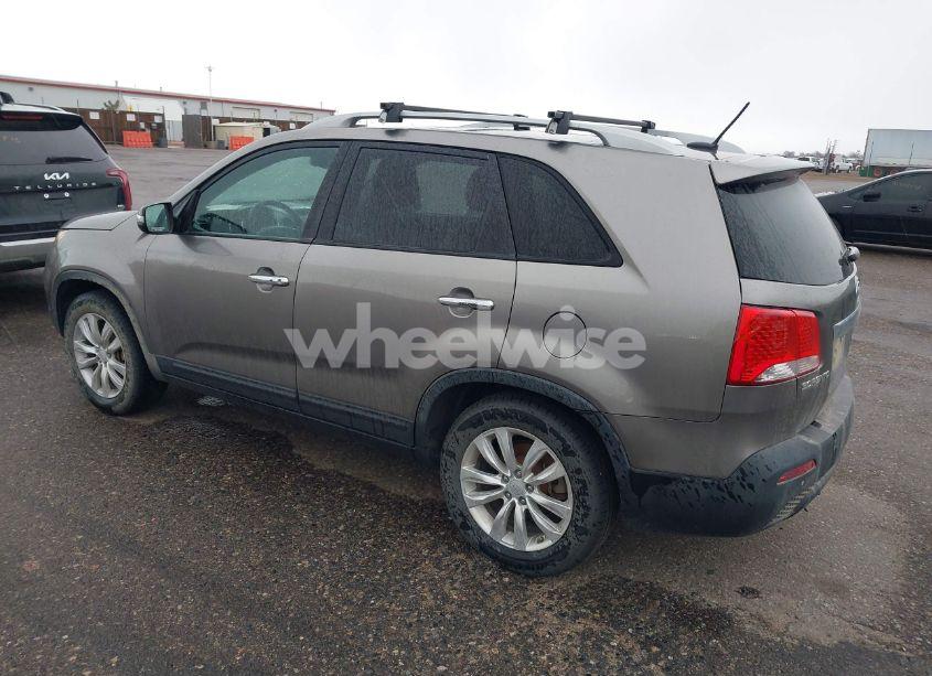 Photo 3 of 2011 Kia Sorento EX V6 (VIN 5XYKU4A27BG028783)