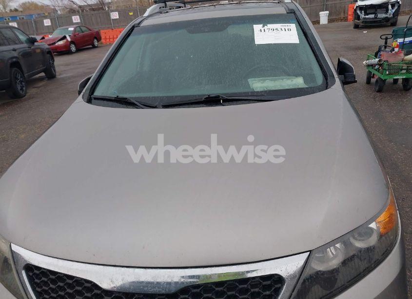 Photo 6 of 2011 Kia Sorento EX V6 (VIN 5XYKU4A27BG028783)