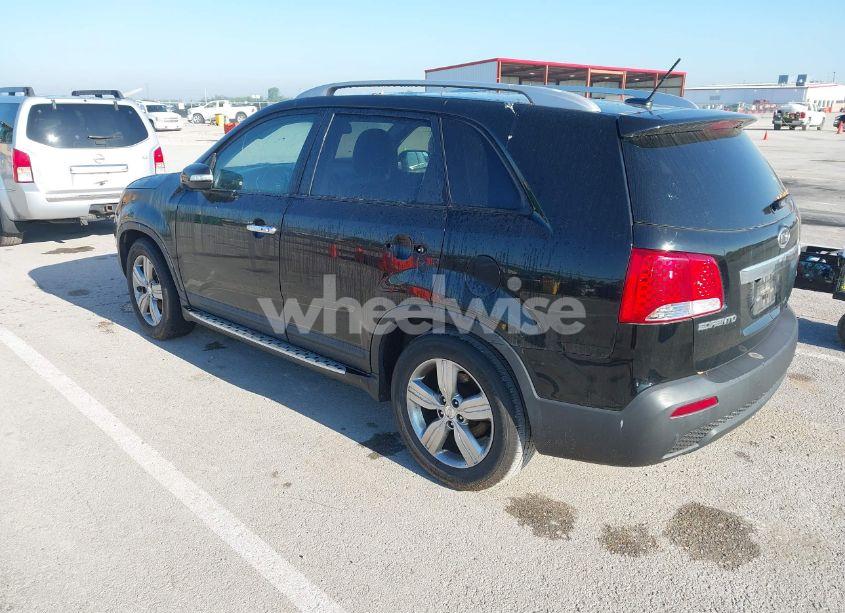 Photo 3 of 2013 Kia Sorento EX V6 (VIN 5XYKU4A27DG326480)
