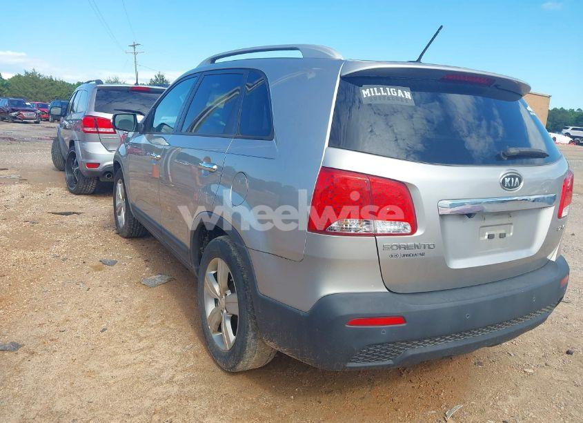 Photo 3 of 2013 Kia Sorento EX V6 (VIN 5XYKU4A27DG359317)