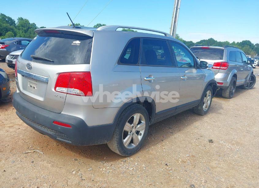 Photo 4 of 2013 Kia Sorento EX V6 (VIN 5XYKU4A27DG359317)