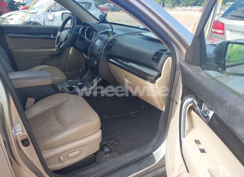 Photo 5 of 2013 Kia Sorento EX V6 (VIN 5XYKU4A27DG359317)