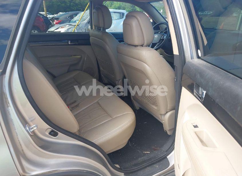 Photo 8 of 2013 Kia Sorento EX V6 (VIN 5XYKU4A27DG359317)