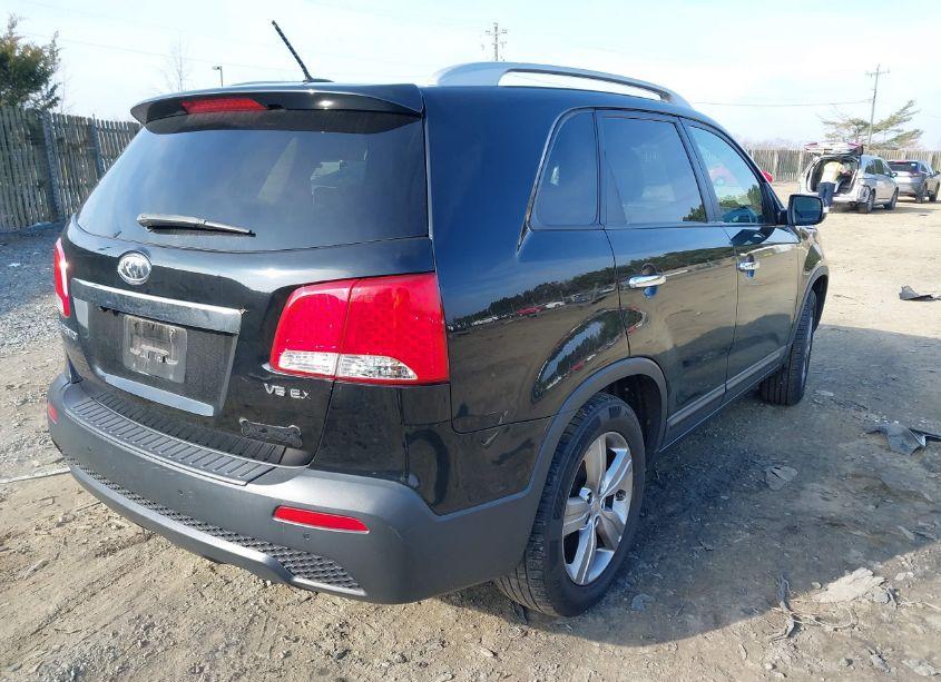Photo 4 of 2013 Kia Sorento EX V6 (VIN 5XYKU4A27DG400190)