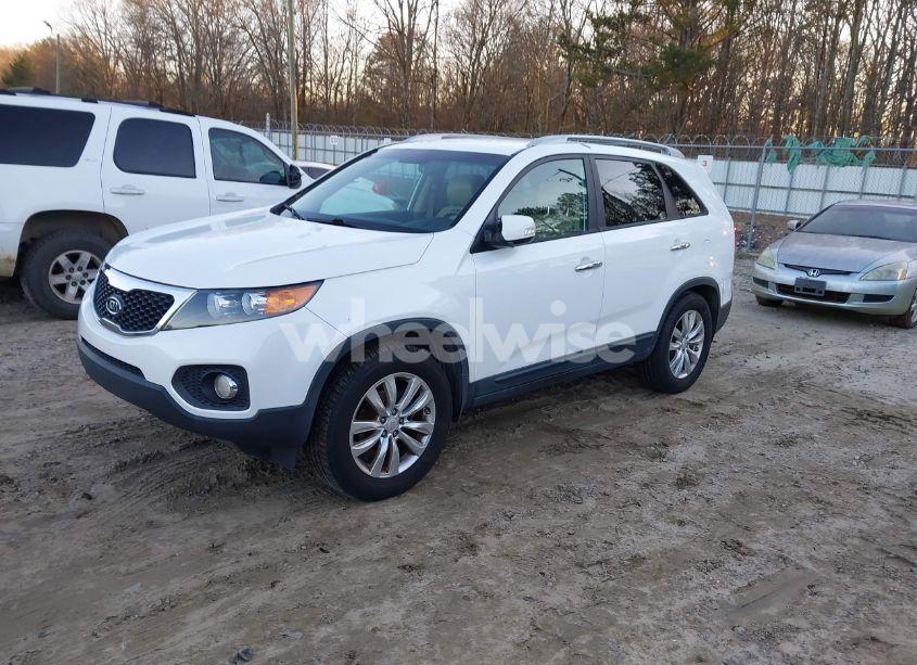 Photo 2 of 2011 Kia Sorento EX V6 (VIN 5XYKU4A28BG034303)