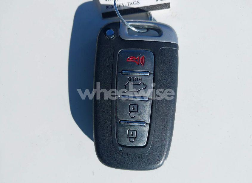 Photo 11 of 2011 Kia Sorento EX V6 (VIN 5XYKU4A28BG041140)