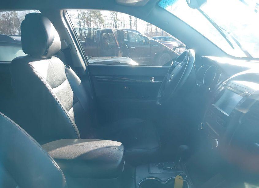 Photo 5 of 2011 Kia Sorento EX V6 (VIN 5XYKU4A28BG114314)
