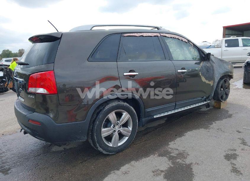 Photo 4 of 2012 Kia Sorento EX V6 (VIN 5XYKU4A28CG228167)