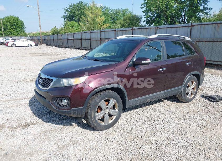Photo 2 of 2013 Kia Sorento EX V6 (VIN 5XYKU4A28DG396358)