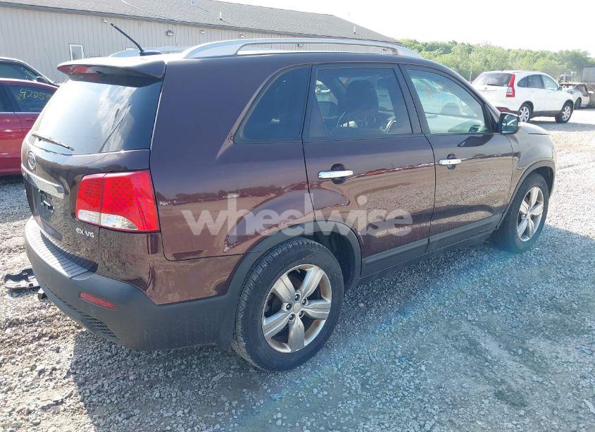 Photo 4 of 2013 Kia Sorento EX V6 (VIN 5XYKU4A28DG396358)