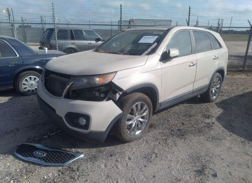 Photo 2 of 2011 Kia Sorento EX V6 (VIN 5XYKU4A29BG016991)