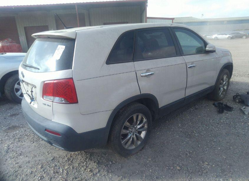 Photo 4 of 2011 Kia Sorento EX V6 (VIN 5XYKU4A29BG016991)