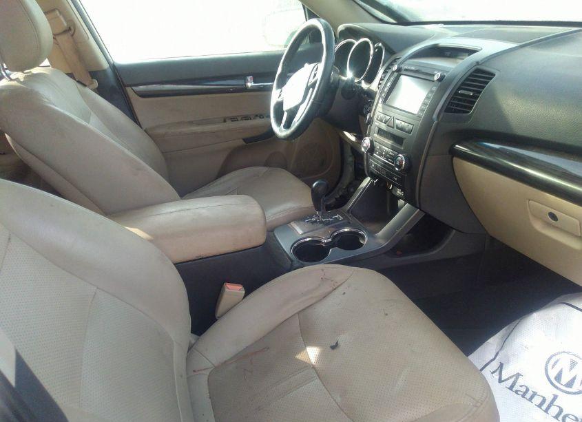 Photo 5 of 2011 Kia Sorento EX V6 (VIN 5XYKU4A29BG016991)