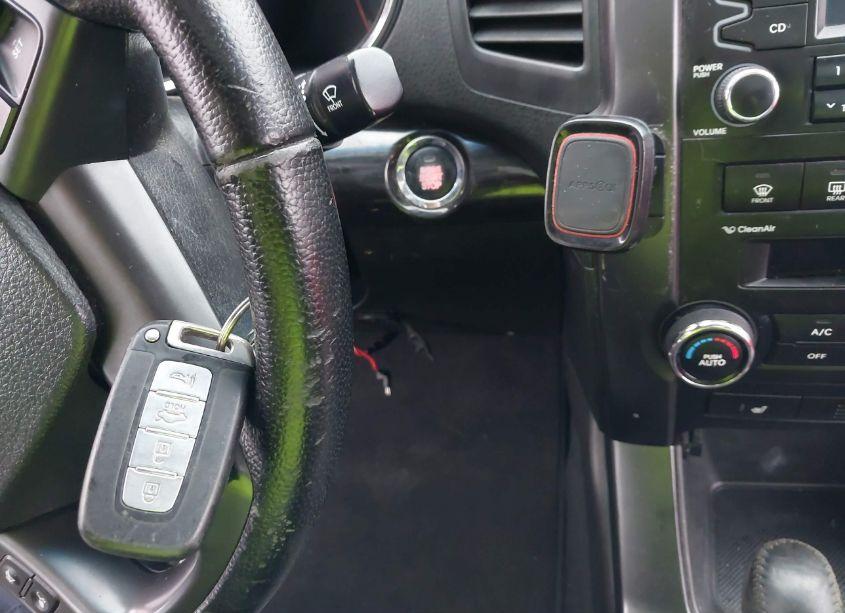 Photo 11 of 2011 Kia Sorento EX V6 (VIN 5XYKU4A2XBG043150)