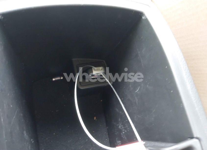 Photo 11 of 2011 Kia Sorento EX V6 (VIN 5XYKU4A2XBG069750)