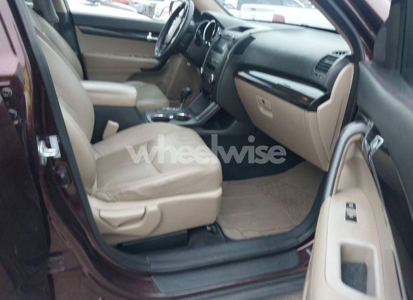 Photo 5 of 2011 Kia Sorento EX V6 (VIN 5XYKU4A2XBG069750)