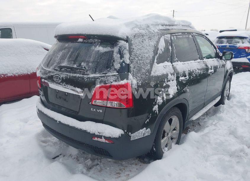 Photo 4 of 2013 Kia Sorento EX V6 (VIN 5XYKU4A2XDG318700)