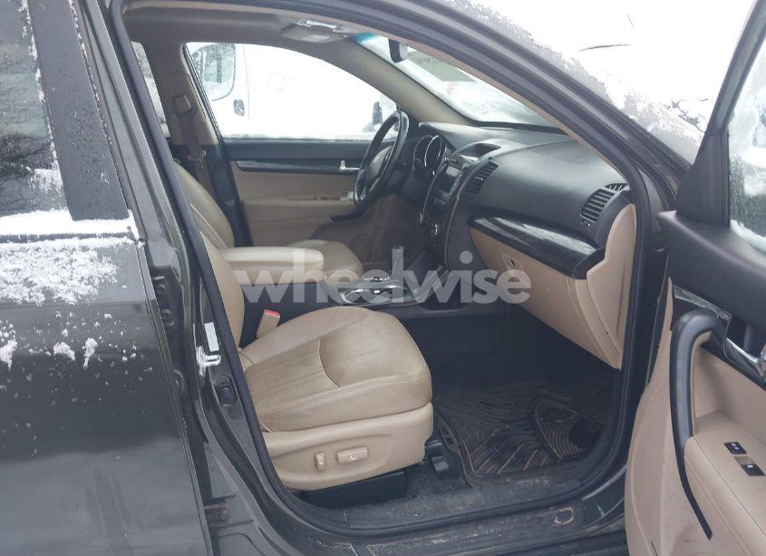 Photo 5 of 2013 Kia Sorento EX V6 (VIN 5XYKU4A2XDG318700)
