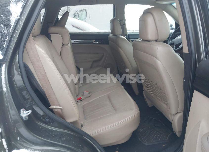 Photo 8 of 2013 Kia Sorento EX V6 (VIN 5XYKU4A2XDG318700)