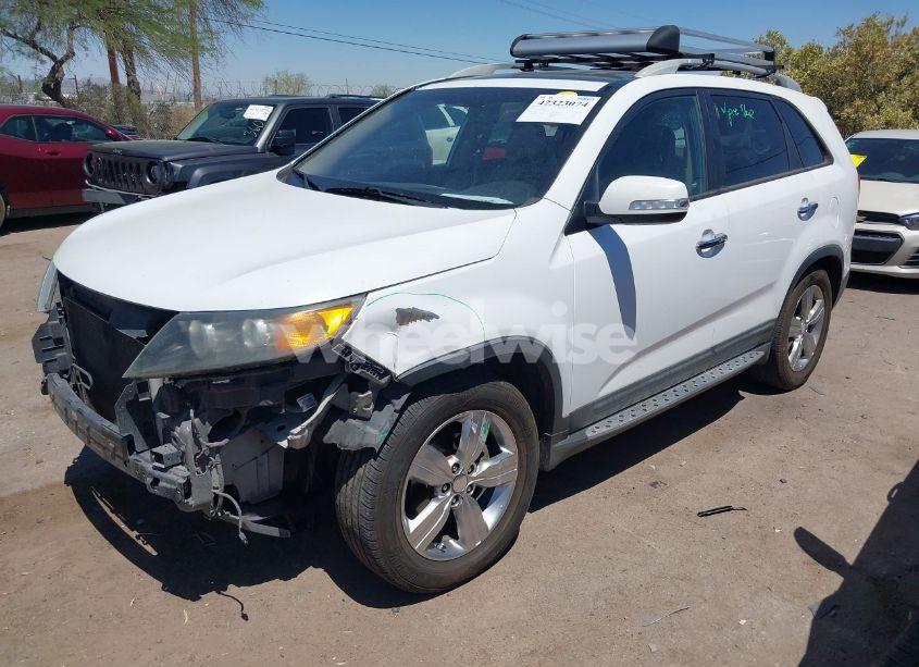 Photo 2 of 2013 Kia Sorento EX V6 (VIN 5XYKU4A2XDG363829)