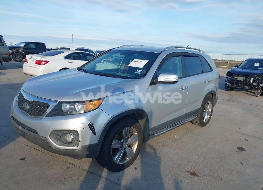 Photo 2 of 2012 Kia Sorento EX (VIN 5XYKU4A61CG248313)