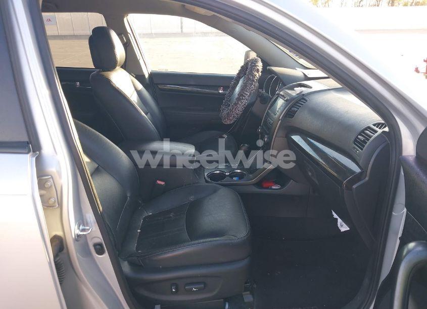 Photo 5 of 2012 Kia Sorento EX (VIN 5XYKU4A61CG248313)